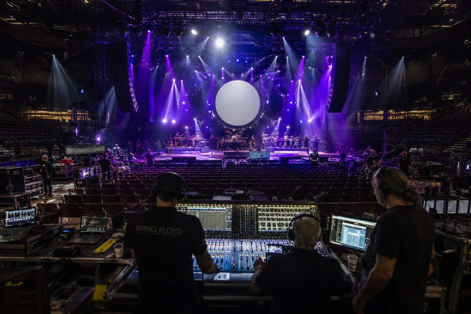 Équipe technique Bring Floyd en préparation de spectacle